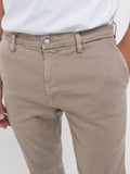 Replay Pantalone Chino Zeumar Uomo M9627E.000.8366197 Sand - Avorio